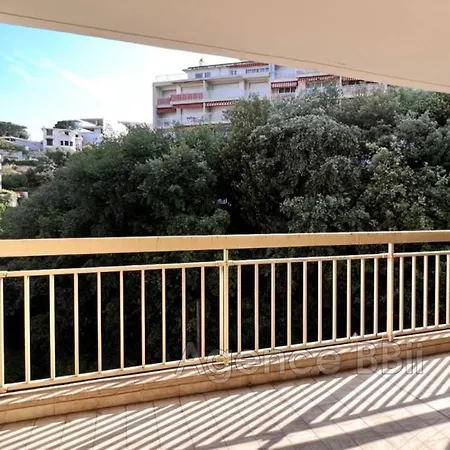 Grand Terrasse Et Piscine *