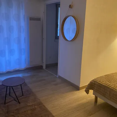 Grand Terrasse Et Piscine *